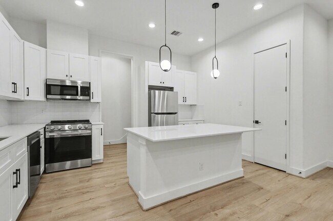 Building Photo - 203 Danna Ln