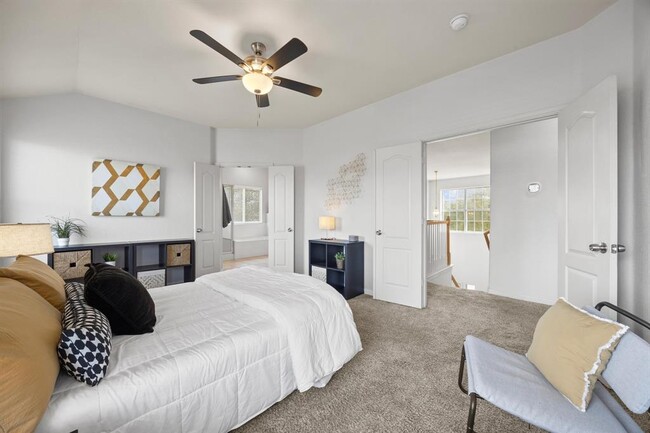 Building Photo - 2109 Zoa Dr