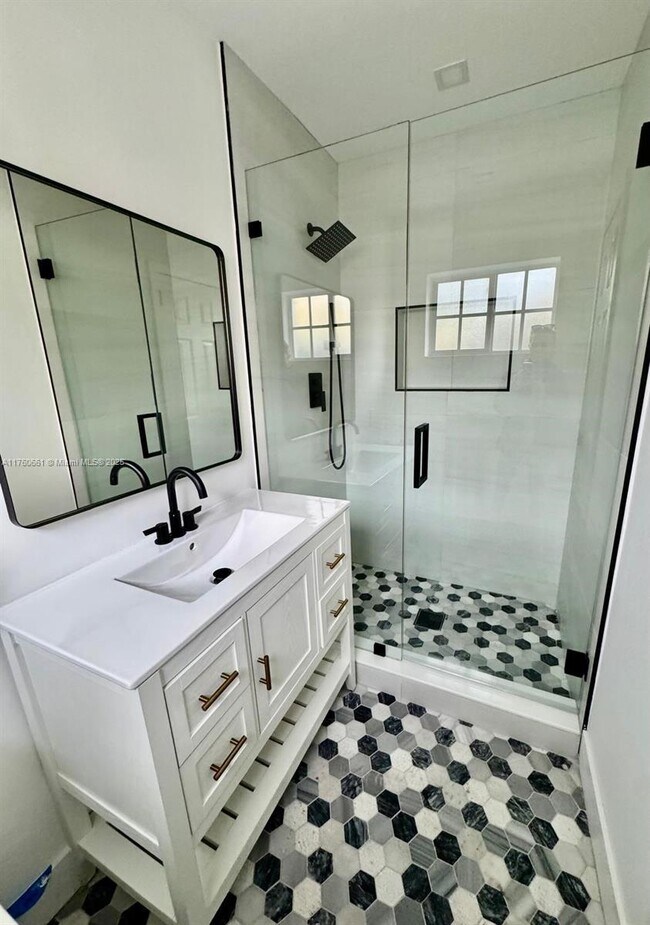 Building Photo - 3 bedroom in Hollywood FL 33020