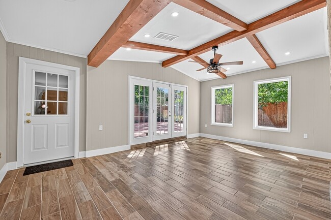 Building Photo - 13903 Chevy Chase Dr