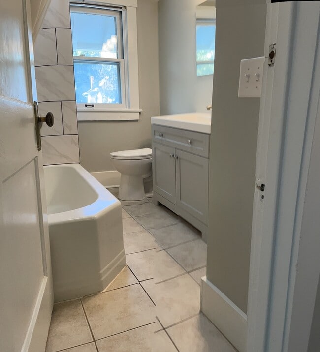 Building Photo - 4923 Chicago St