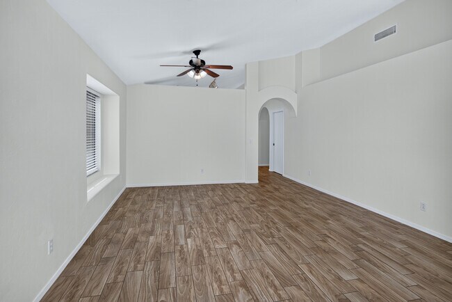 Building Photo - 8998 E Laurie Ann Dr