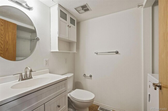 Building Photo - 7941 Lexington Park Dr