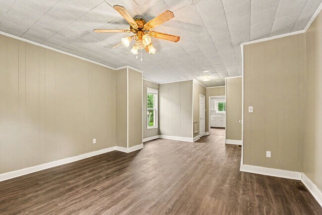 Building Photo - 215-217 Pine Grove Rd