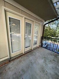 Building Photo - 220 Woodlands