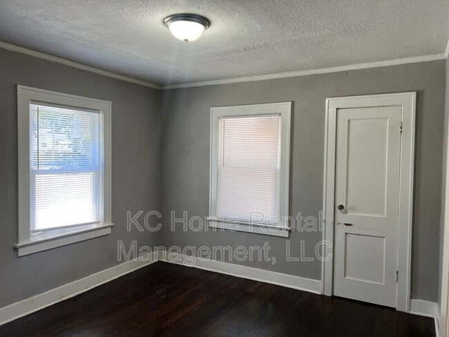 Building Photo - 7542 Harrison St