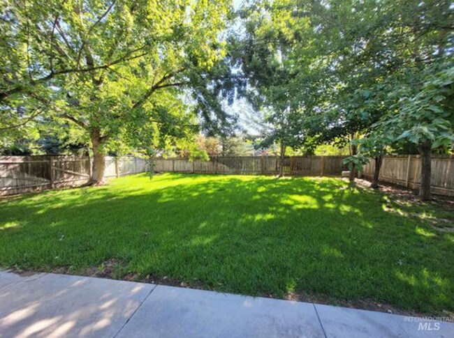 Building Photo - Charming 4-Bedroom Home in Eagle - Lawn Ca...