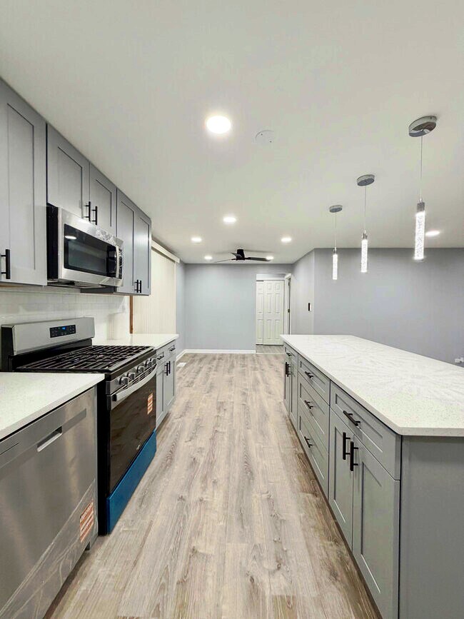 Building Photo - 1310 Somerset Ln