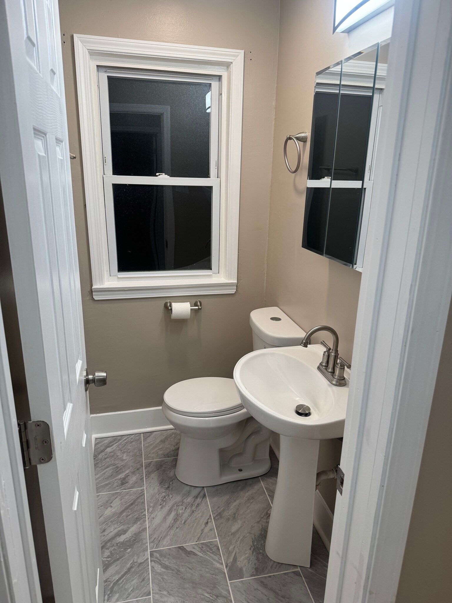 Building Photo - 8124 S Calumet Ave