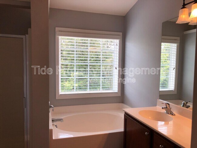 Building Photo - 1451 Hamlin Park Cir
