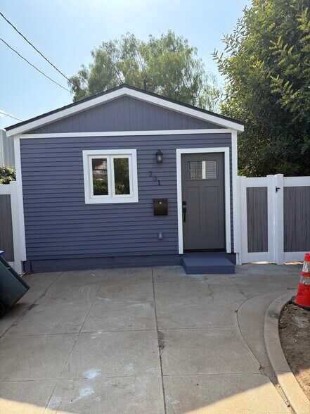 Building Photo - 233 N Mar Vista Ave