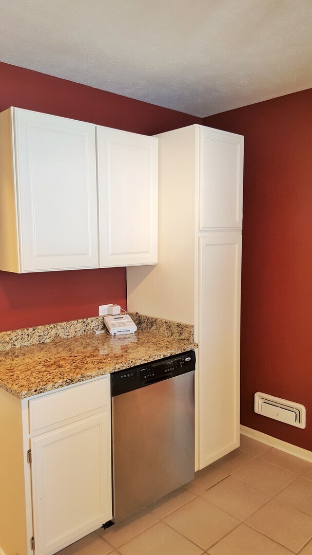 Building Photo - Great, 3 Bedrooms, 1.5 Baths, Brick Ranch ...