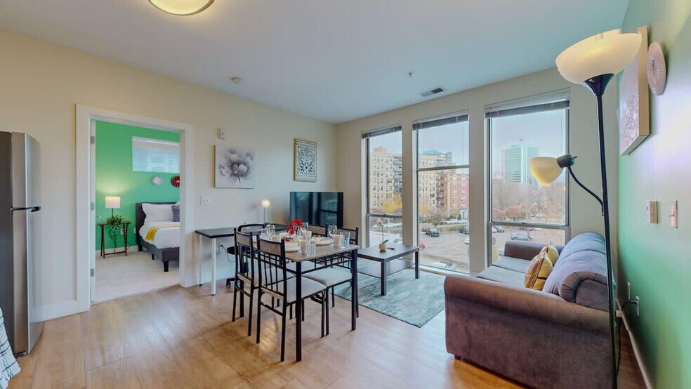 Building Photo - 545 Bedford St