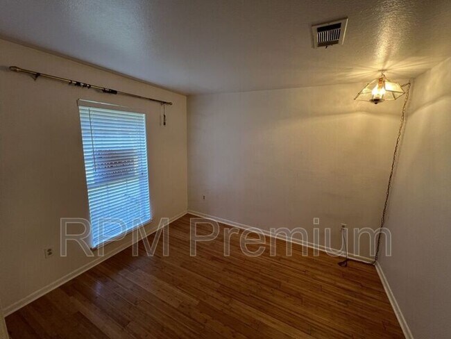 Building Photo - 8823 Cefalu Dr