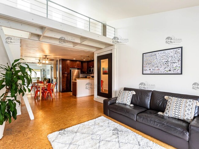 Building Photo - Top Floor Furnished Condo In The Heart Of ...