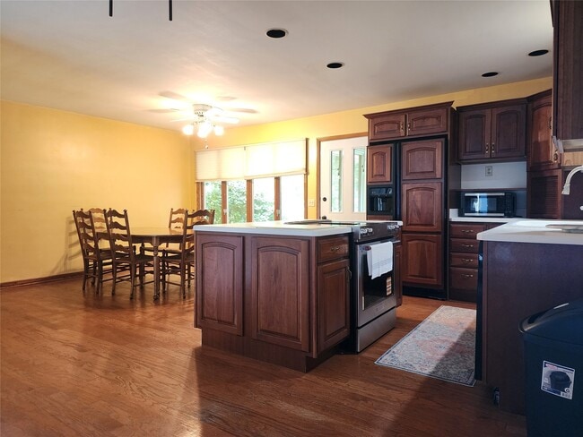 Building Photo - 5406 Creek Ln