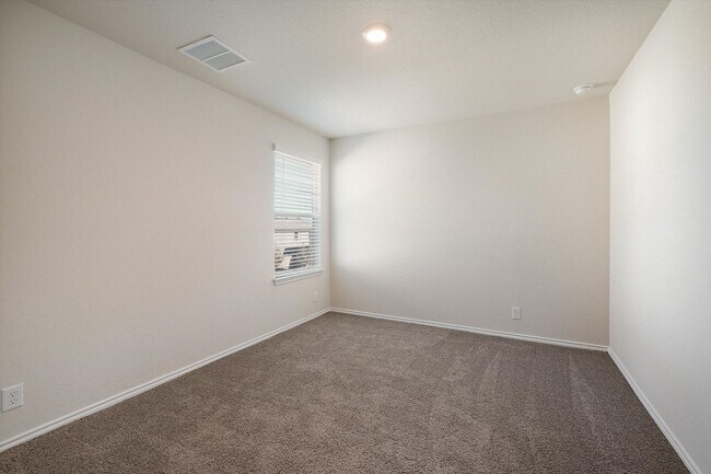 Building Photo - *MOVE IN SPECIAL: HALF OFF OF FIRST MONTHS RENT, IF MOVED IN BY DECEMBER 2025*