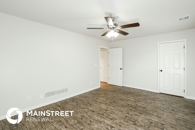 Building Photo - 7303 Oak St