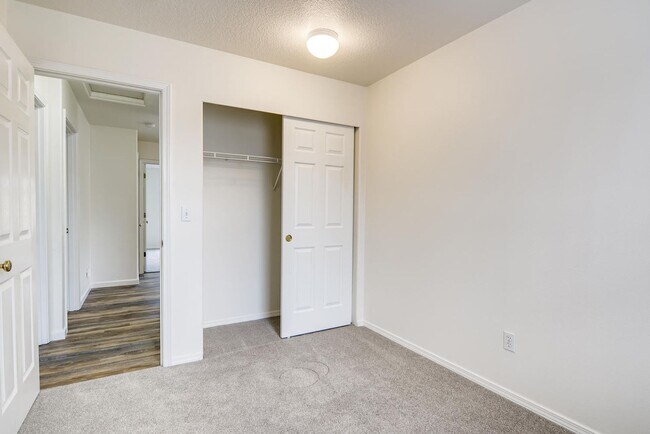 Building Photo - Great Single Family Home In Central Hillsb...