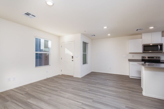 Building Photo - Stunning New-Build Townhouse in Growing 89139 Neighborhood