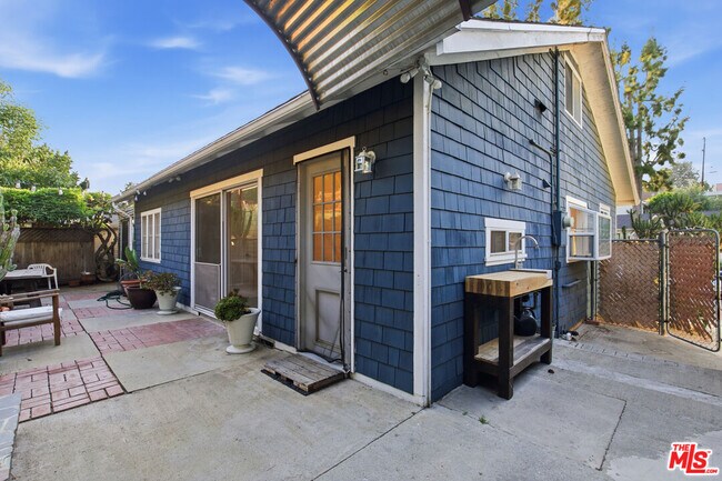 Building Photo - 316 E Ellis Ave