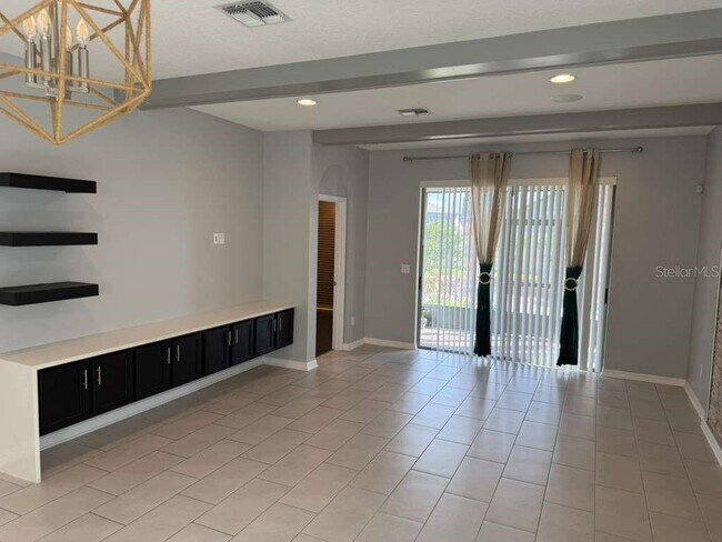 Building Photo - 1301 Clear Brook Pl