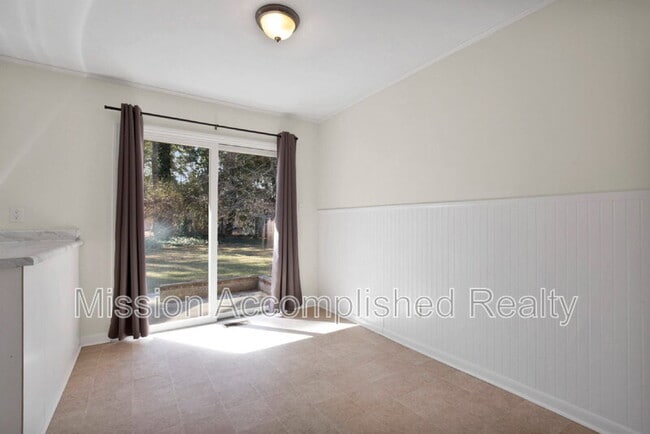 Building Photo - 7262 Ryan St