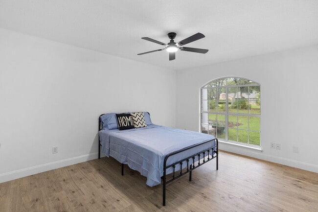 Building Photo - 2120 Lakebreeze Way