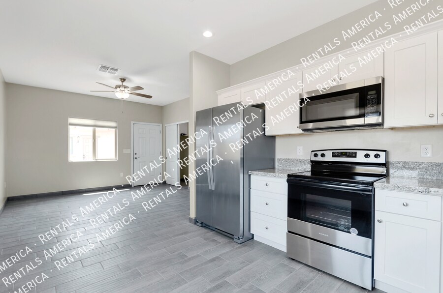 Building Photo - 820 E 35th St