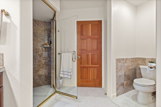 Building Photo - Breathtaking Views & Luxurious Furnished Rental in Oakmont's 55+ Community!