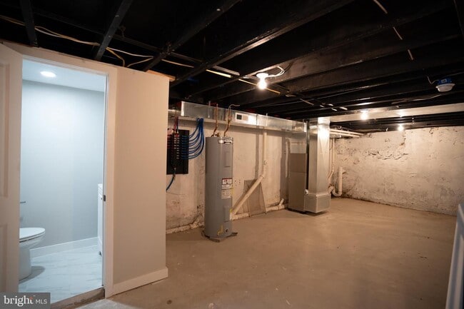 Building Photo - 2521 S Dewey St