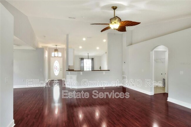 Building Photo - 6562 Evergreen Park Dr
