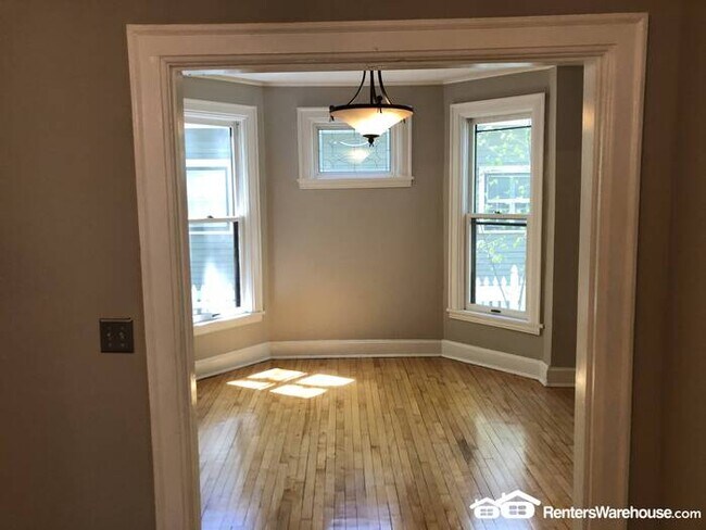 Building Photo - 4BR 2BA HOME IN UPTOWN AVAILABLE 10/4!