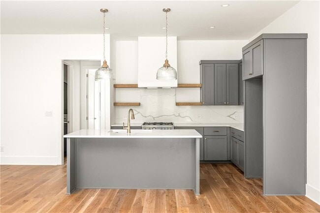 Building Photo - 10904 Serenbe Ln