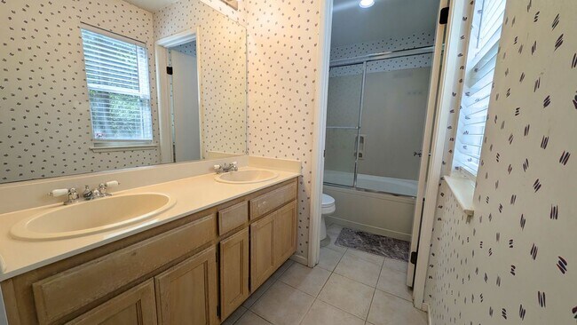Building Photo - 143 Tuscany Ct