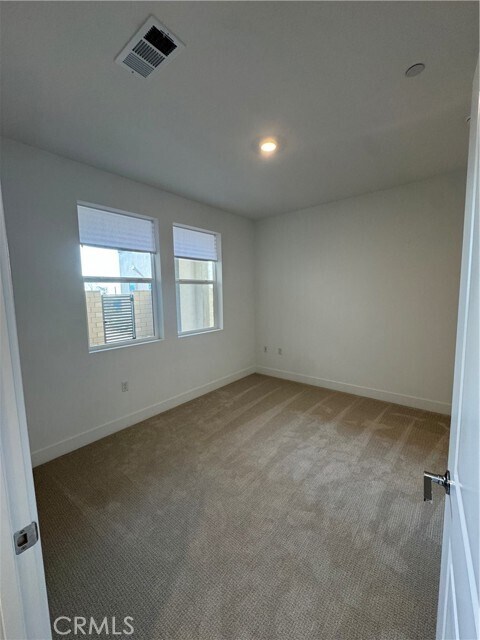 Building Photo - 436 Loon