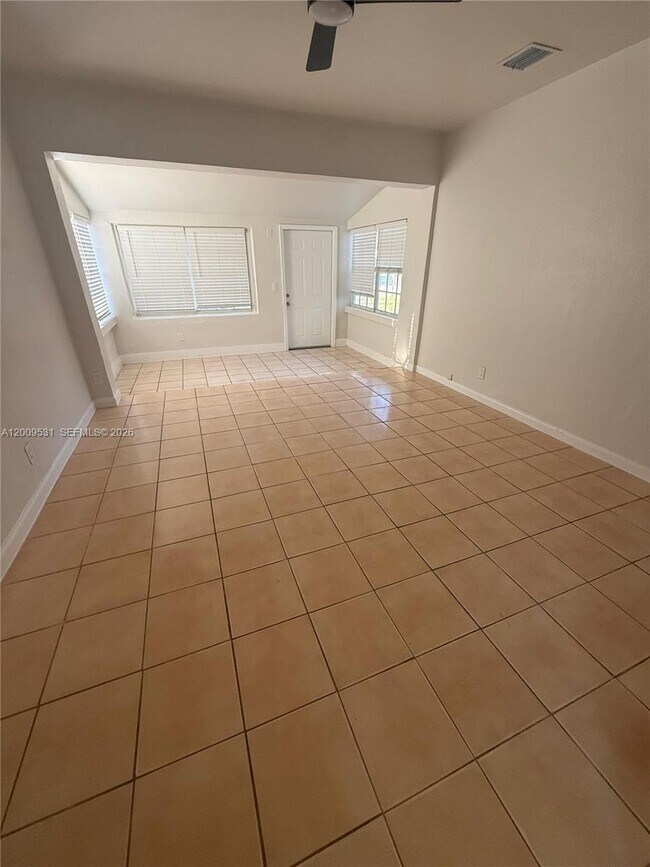 Building Photo - 308 SW 16th St