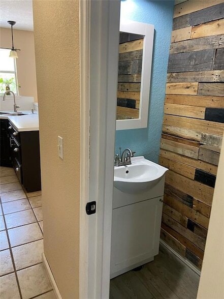 Building Photo - 613 Night Hawk Dr