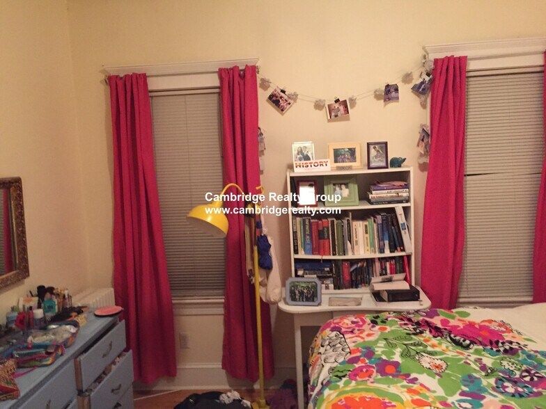 Building Photo - 154 Magazine St