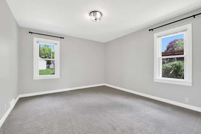 Building Photo - 1066 Poplar St