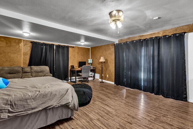 Building Photo - 6539 Amber Dr