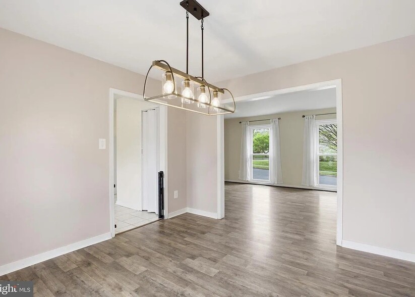 Building Photo - 1551 E Anderson Dr