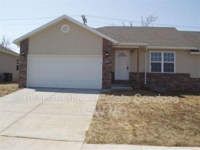 Primary Photo - 1530 E Kerr St