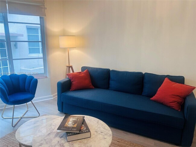 Building Photo - 530 15th St