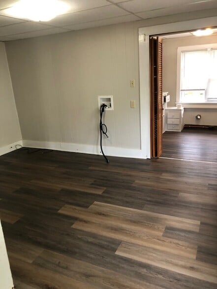 bed 2 - 412 N Walnut St