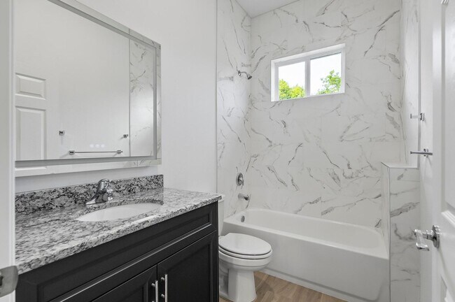 Building Photo - 31 Louvet Ln