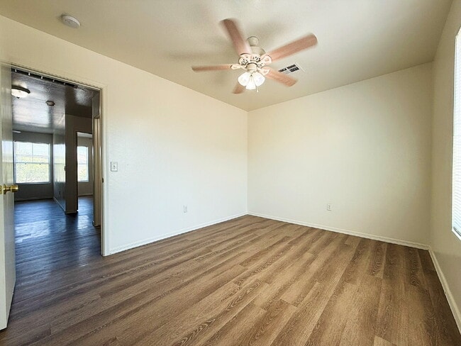 Building Photo - Freshly Updated 3-Bed, 2.5-Bath Home with ...