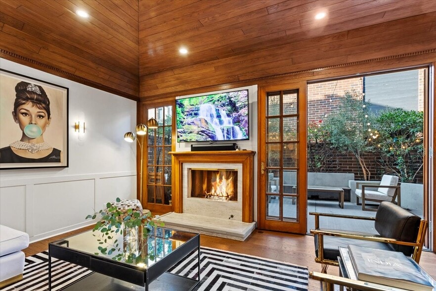 Building Photo - 9311 Burton Way