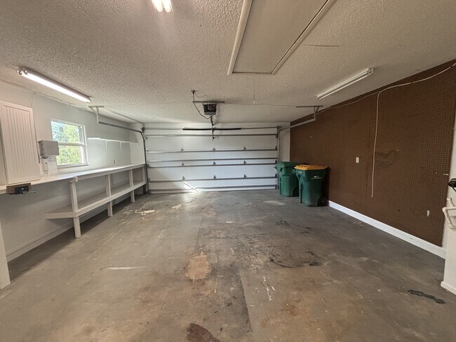 Building Photo - 6194 Seaport St