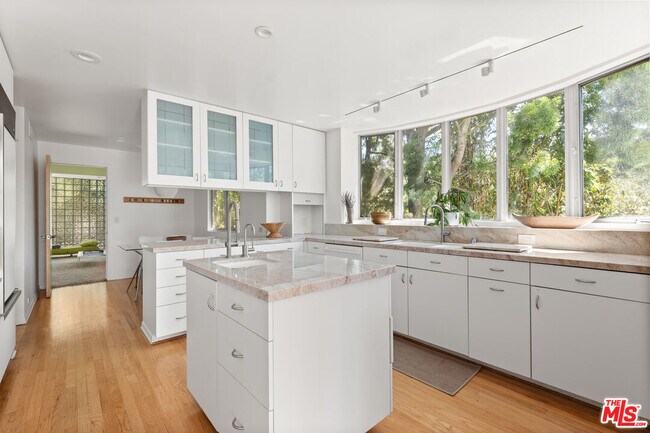 Building Photo - 7582 Mulholland Dr